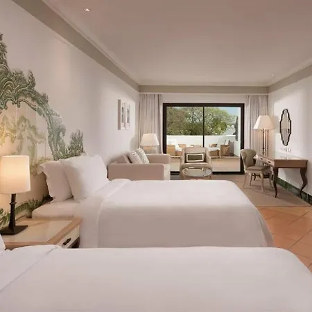 Pine Cliffs Hotel, A Luxury Collection Resort, Algarve מלון אלבופיירה